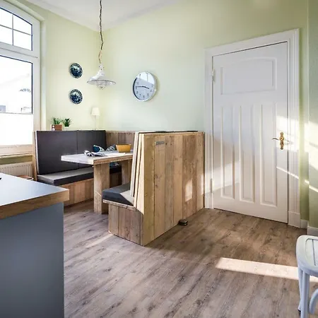 Herr Friese, Nr. 6 דירה *